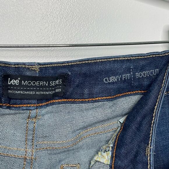 Lee Medium Wash Curvy Fit Mid Rise Bootcut Denim Jeans Stretch Blue Women's Sz 8 - Picture 7 of 13